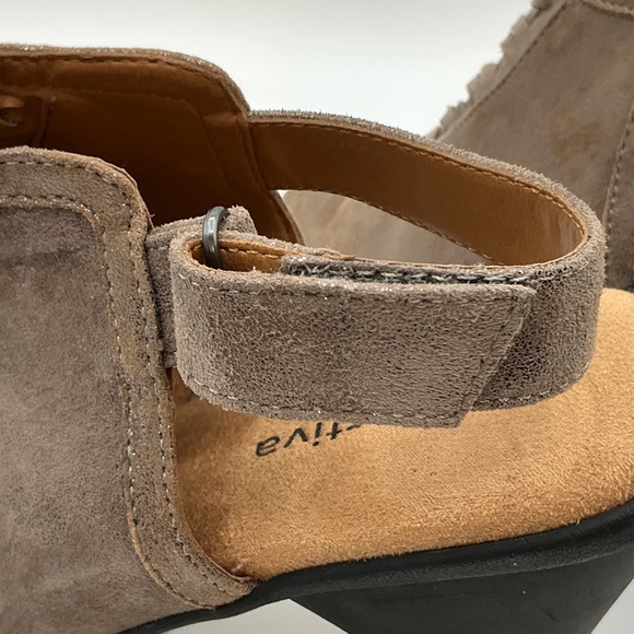 Comfortiva Finella metallic beige leather open toe slingback size 7.5 - Picture 9 of 9